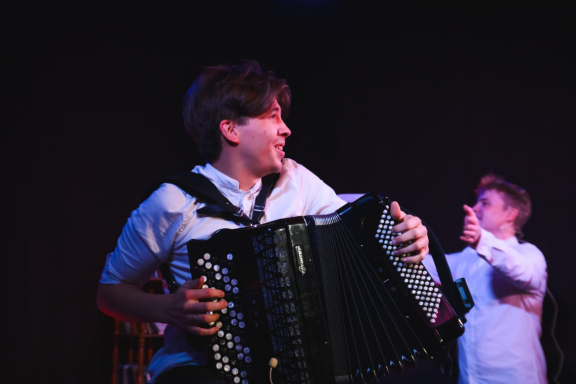 &Ocy;&lcy;&iecy;&gcy; &Kcy;&ocy;&scy;&tcy;&ycy;&rcy;&yacy; &icy; &acy;&rcy;&tcy;&icy;&scy;&tcy;&ycy; &laquo;&Pcy;&iecy;&rcy;&mcy;&softcy;&Kcy;&ocy;&ncy;&tscy;&iecy;&rcy;&tcy;&raquo;&colon; &laquo;&Vcy;&scy;&iocy;&comma; &chcy;&tcy;&ocy; &bcy;&ycy;&lcy;&ocy;&raquo;