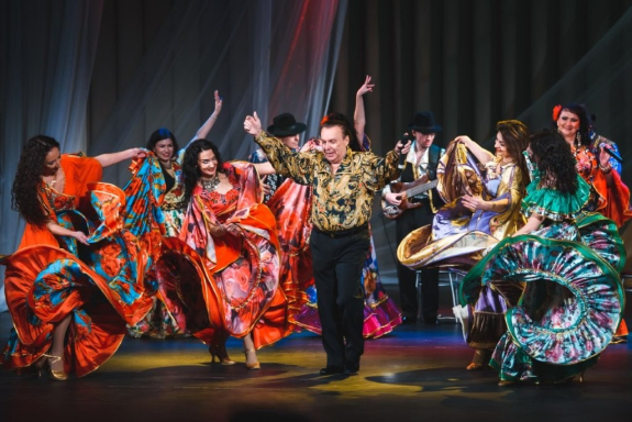 &Bcy;&ocy;&lcy;&softcy;&shcy;&icy;&iecy; &gcy;&acy;&scy;&tcy;&rcy;&ocy;&lcy;&icy;&colon; "&Pcy;&rcy;&acy;&zcy;&dcy;&ncy;&icy;&chcy;&ncy;&ycy;&jcy; &kcy;&ocy;&ncy;&tscy;&iecy;&rcy;&tcy;"&period;