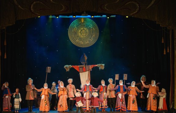 Масленичный фестиваль "Вокруг да около". Ансамбль народной музыки и танца "Ярмарка". Народный мюзикл для всей семьи "На гуляньи!"