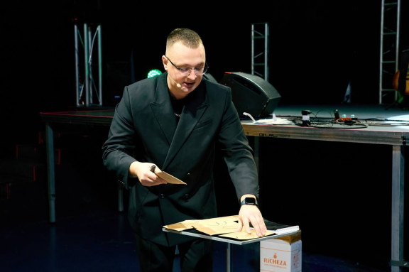 &Icy;&lcy;&lcy;&yucy;&zcy;&icy;&ocy;&ncy;&ncy;&ycy;&jcy; &kcy;&ocy;&ncy;&tscy;&iecy;&rcy;&tcy; &Mcy;&icy;&khcy;&acy;&icy;&lcy;&acy; &Kcy;&ocy;&bcy;&yacy;&kcy;&ocy;&vcy;&acy;