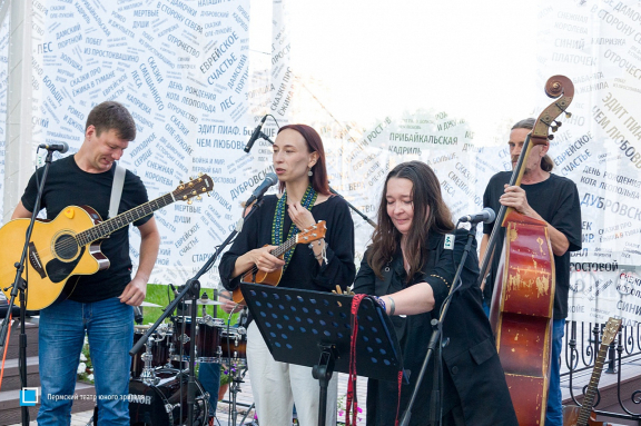 "&Pcy;&acy;&lcy;&softcy;&chcy;&icy;&kcy; &mcy;&icy;&mcy;&ocy;"  &vcy; &Icy;&lcy;&softcy;&Tcy;&YUcy;&Zcy;&icy;&ocy;&ncy;&iecy;&period;