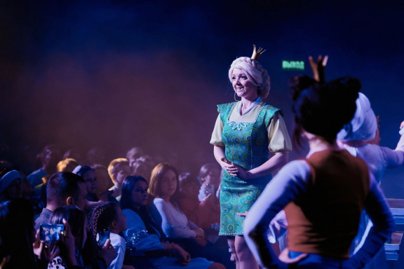 ЁЛКА ТЕЛЕКАНАЛА МУЛЬТ. ЖИВЫЕ КРАСКИ