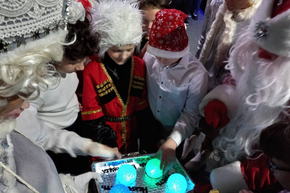 Молодёжный театр "ТеМа". Новогодняя программа "Пушистый новый год"