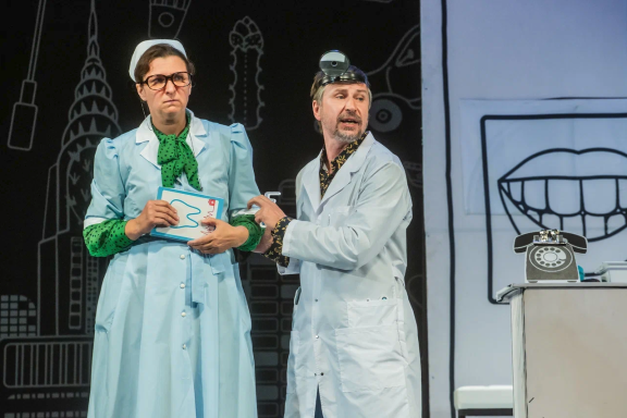 Неслужебный роман (Притворись моей женой)