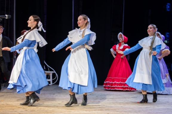 &Pcy;&rcy;&acy;&zcy;&dcy;&ncy;&icy;&chcy;&ncy;&ycy;&jcy; &kcy;&ocy;&ncy;&tscy;&iecy;&rcy;&tcy; &acy;&ncy;&scy;&acy;&mcy;&bcy;&lcy;&yacy; &pcy;&iecy;&scy;&ncy;&icy; &icy; &tcy;&acy;&ncy;&tscy;&acy; &ncy;&acy;&rcy;&ocy;&dcy;&ocy;&vcy; &Ucy;&rcy;&acy;&lcy;&acy; "&Pcy;&rcy;&icy;&kcy;&acy;&mcy;&softcy;&iecy;"&colon; "&Scy; &lcy;&yucy;&bcy;&ocy;&vcy;&softcy;&yucy; &kcy; &zhcy;&iecy;&ncy;&shchcy;&icy;&ncy;&iecy;"