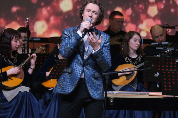 Эти глаза напротив