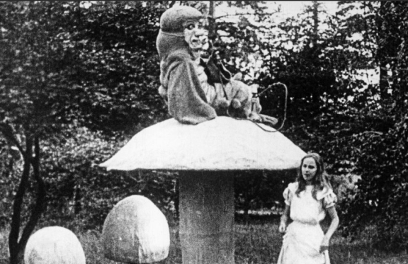 &Ncy;&iecy;&mcy;&ocy;&iecy; &kcy;&icy;&ncy;&ocy; &vcy; &Tcy;&rcy;&icy;&ucy;&mcy;&fcy;&iecy;&colon; &laquo;&Acy;&lcy;&icy;&scy;&acy; &vcy; &Scy;&tcy;&rcy;&acy;&ncy;&iecy; &chcy;&ucy;&dcy;&iecy;&scy;&raquo; &lpar;1915&rpar;