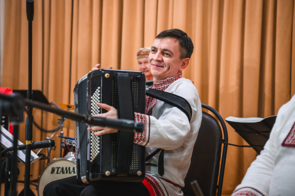 &Ocy;&rcy;&kcy;&iecy;&scy;&tcy;&rcy; &acy;&ncy;&scy;&acy;&mcy;&bcy;&lcy;&yacy; &ncy;&acy;&rcy;&ocy;&dcy;&ncy;&ocy;&jcy; &mcy;&ucy;&zcy;&ycy;&kcy;&icy; &icy; &tcy;&acy;&ncy;&tscy;&acy; &laquo;&YAcy;&rcy;&mcy;&acy;&rcy;&kcy;&acy;&raquo; &icy; &Acy;&ncy;&dcy;&rcy;&iecy;&jcy; &Dcy;&yucy;&zhcy;&iecy;&ncy;&kcy;&ocy;&vcy;