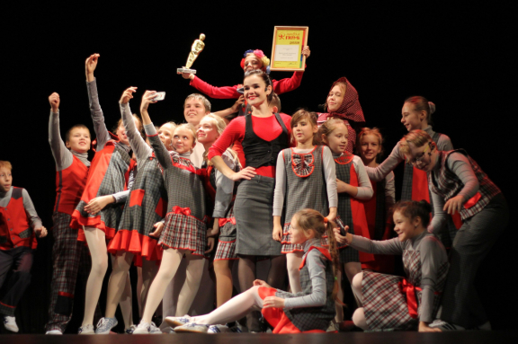 &Mcy;&ucy;&zcy;&ycy;&kcy;&acy;&lcy;&softcy;&ncy;&ycy;&jcy; &tcy;&iecy;&acy;&tcy;&rcy; &laquo;&Ocy;&rcy;&fcy;&iecy;&jcy;&raquo;&period; &Ocy;&pcy;&iecy;&rcy;&acy; &laquo;&Scy;&tcy;&rcy;&acy;&scy;&tcy;&icy; &pcy;&ocy; &Icy;&vcy;&acy;&ncy;&ucy; &Scy;&iecy;&mcy;&iecy;&ncy;&ocy;&vcy;&ucy;&raquo;