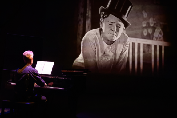 &Ncy;&IEcy;&Mcy;&Ocy;&IEcy; &Kcy;&Icy;&Ncy;&Ocy; &Vcy; &Tcy;&Rcy;&Icy;&Ucy;&Mcy;&Fcy;&IEcy;&colon; &Rcy;&iecy;&tcy;&rcy;&ocy;&scy;&pcy;&iecy;&kcy;&tcy;&icy;&vcy;&acy; &CHcy;&acy;&rcy;&lcy;&icy; &CHcy;&acy;&pcy;&lcy;&icy;&ncy;&acy;