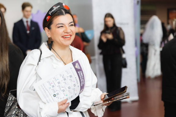 &Vcy;&scy;&iecy;&rcy;&ocy;&scy;&scy;&icy;&jcy;&scy;&kcy;&icy;&jcy; &fcy;&iecy;&scy;&tcy;&icy;&vcy;&acy;&lcy;&softcy; "&Mcy;&ocy;&dcy;&ncy;&ycy;&jcy; &Ocy;&lcy;&icy;&mcy;&pcy; &kcy;&rcy;&acy;&scy;&ocy;&tcy;&ycy;"