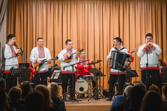 &Ocy;&rcy;&kcy;&iecy;&scy;&tcy;&rcy; &acy;&ncy;&scy;&acy;&mcy;&bcy;&lcy;&yacy; &ncy;&acy;&rcy;&ocy;&dcy;&ncy;&ocy;&jcy; &mcy;&ucy;&zcy;&ycy;&kcy;&icy; &icy; &tcy;&acy;&ncy;&tscy;&acy; &laquo;&YAcy;&rcy;&mcy;&acy;&rcy;&kcy;&acy;&raquo; &icy; &Acy;&ncy;&dcy;&rcy;&iecy;&jcy; &Dcy;&yucy;&zhcy;&iecy;&ncy;&kcy;&ocy;&vcy;