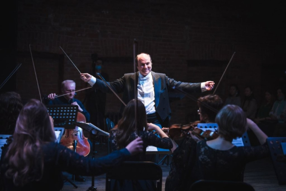 &Bcy;&ocy;&lcy;&softcy;&shcy;&icy;&iecy; &gcy;&acy;&scy;&tcy;&rcy;&ocy;&lcy;&icy;&colon; "&Pcy;&rcy;&acy;&zcy;&dcy;&ncy;&icy;&chcy;&ncy;&ycy;&jcy; &kcy;&ocy;&ncy;&tscy;&iecy;&rcy;&tcy;"&period;