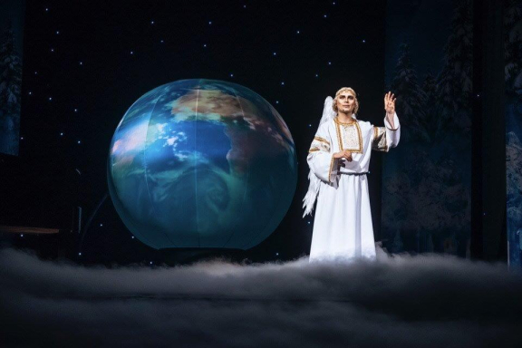 Театрализованное представление «Рождество приходит в дом»