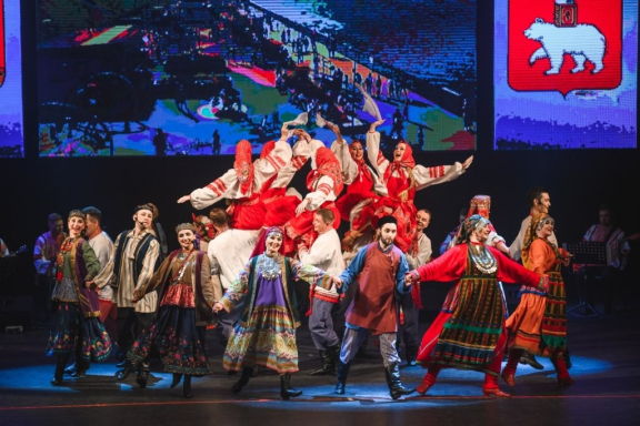 &Bcy;&ocy;&lcy;&softcy;&shcy;&icy;&iecy; &gcy;&acy;&scy;&tcy;&rcy;&ocy;&lcy;&icy;&colon; "&Pcy;&rcy;&acy;&zcy;&dcy;&ncy;&icy;&chcy;&ncy;&ycy;&jcy; &kcy;&ocy;&ncy;&tscy;&iecy;&rcy;&tcy;"&period;