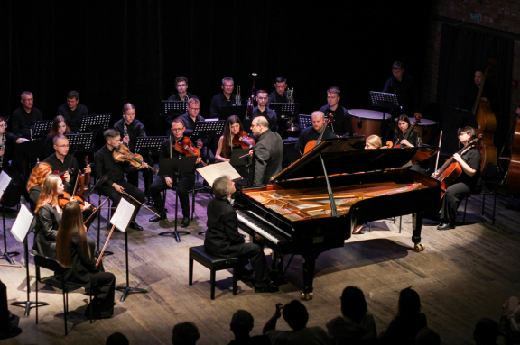 CONCERTO&period; MOZART&period; &Kcy;&acy;&mcy;&iecy;&rcy;&ncy;&ycy;&jcy; &ocy;&rcy;&kcy;&iecy;&scy;&tcy;&rcy; &laquo;&Ocy;&rcy;&fcy;&iecy;&jcy;&raquo;