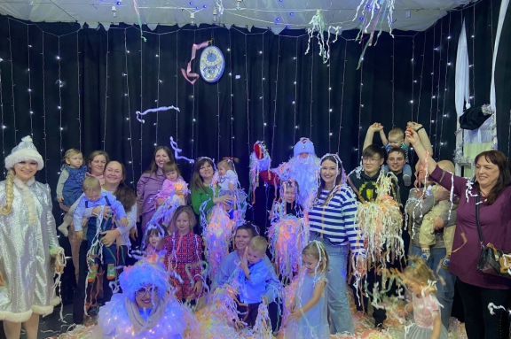 Молодёжный театр "ТеМа". Новогодняя программа "Пушистый новый год"