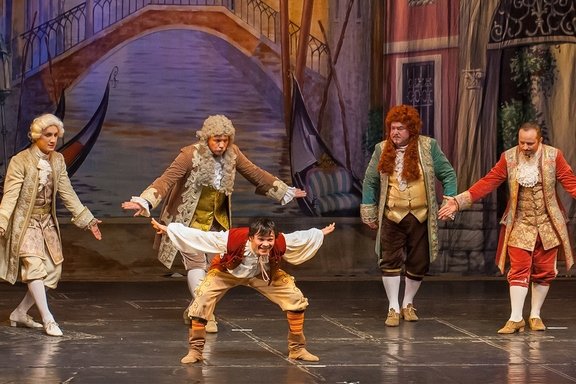 &Mcy;&ucy;&zcy;&ycy;&kcy;&acy;&lcy;&softcy;&ncy;&ycy;&jcy; &tcy;&iecy;&acy;&tcy;&rcy; &laquo;&Pcy;&iecy;&tcy;&iecy;&rcy;&bcy;&ucy;&rcy;&gcy;&scy;&kcy;&acy;&yacy; &ocy;&pcy;&iecy;&rcy;&iecy;&tcy;&tcy;&acy;&raquo;&period; &laquo;&Tcy;&rcy;&ucy;&fcy;&fcy;&acy;&lcy;&softcy;&dcy;&icy;&ncy;&ocy; &icy;&zcy; &Bcy;&iecy;&rcy;&gcy;&acy;&mcy;&ocy;&raquo;