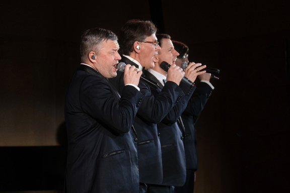 Под бой курантов