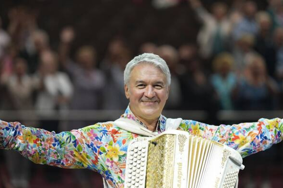 Валерий Семин с программой "Привет, Новый год"