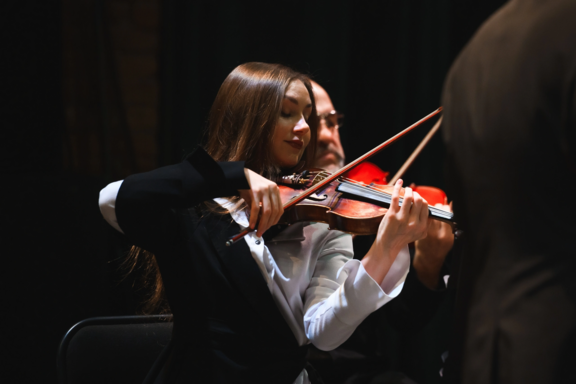 &Kcy;&acy;&mcy;&iecy;&rcy;&ncy;&ycy;&jcy; &ocy;&rcy;&kcy;&iecy;&scy;&tcy;&rcy; &laquo;&Ocy;&rcy;&fcy;&iecy;&jcy;&raquo;&colon; Concerto&period; Mozart &lpar;&Kcy;&ocy;&ncy;&chcy;&iecy;&rcy;&tcy;&ocy;&period; &Mcy;&ocy;&tscy;&acy;&rcy;&tcy;&rpar;&period; &Vcy;&iecy;&chcy;&iecy;&rcy; &chcy;&iecy;&tcy;&vcy;&iecy;&rcy;&tcy;&ycy;&jcy;