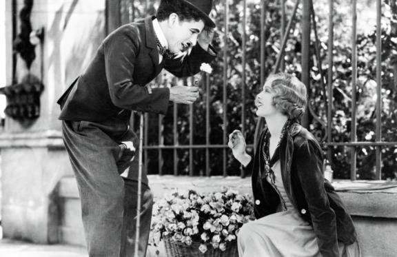 &Ncy;&iecy;&mcy;&ocy;&iecy; &kcy;&icy;&ncy;&ocy; &vcy; &Tcy;&rcy;&icy;&ucy;&mcy;&fcy;&iecy;&colon; &CHcy;&acy;&pcy;&lcy;&icy;&ncy;&period; &laquo;&Ocy;&gcy;&ncy;&icy; &bcy;&ocy;&lcy;&softcy;&shcy;&ocy;&gcy;&ocy; &gcy;&ocy;&rcy;&ocy;&dcy;&acy;&raquo; &lpar;1931&rpar;