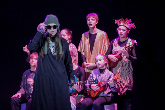 &Mcy;&ucy;&zcy;&ycy;&kcy;&acy;&lcy;&softcy;&ncy;&ycy;&jcy; &tcy;&iecy;&acy;&tcy;&rcy; "&Ocy;&rcy;&fcy;&iecy;&jcy;"&period; &Scy;&pcy;&iecy;&kcy;&tcy;&acy;&kcy;&lcy;&softcy; "&Pcy;&acy;&kcy;&iecy;&tcy;&icy;&kcy;"