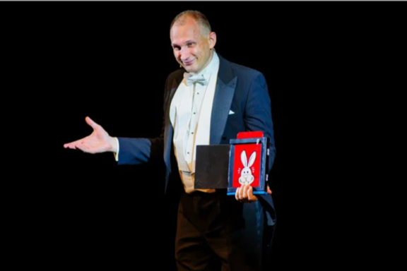 &Pcy;&ocy;&lcy;&chcy;&acy;&scy;&acy; &ncy;&acy; &chcy;&ucy;&dcy;&iecy;&scy;&acy; &lpar;&Dcy;&iecy;&tcy;&scy;&kcy;&ocy;&iecy; &vcy;&ocy;&lcy;&shcy;&iecy;&bcy;&ncy;&ocy;&iecy; &shcy;&ocy;&ucy; &Acy;&lcy;&iecy;&kcy;&scy;&acy;&ncy;&dcy;&rcy;&acy; &YAcy;&bcy;&lcy;&ocy;&chcy;&kcy;&ocy;&vcy;&acy;&comma; &gcy;&period; &Tcy;&yucy;&mcy;&iecy;&ncy;&softcy;&rpar;