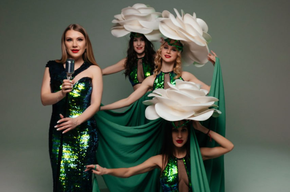 В джазе только девушки