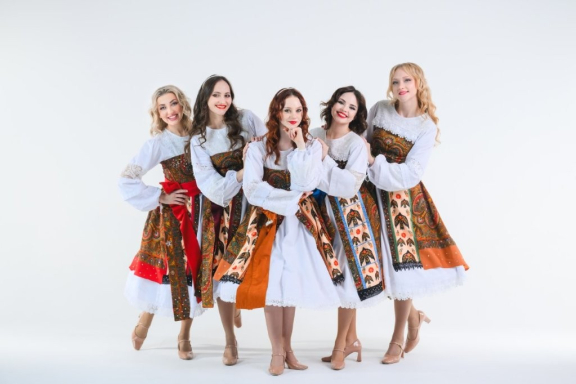 &Bcy;&ocy;&lcy;&softcy;&shcy;&icy;&iecy; &gcy;&acy;&scy;&tcy;&rcy;&ocy;&lcy;&icy;&colon; "&Pcy;&rcy;&acy;&zcy;&dcy;&ncy;&icy;&chcy;&ncy;&ycy;&jcy; &kcy;&ocy;&ncy;&tscy;&iecy;&rcy;&tcy;"&period;