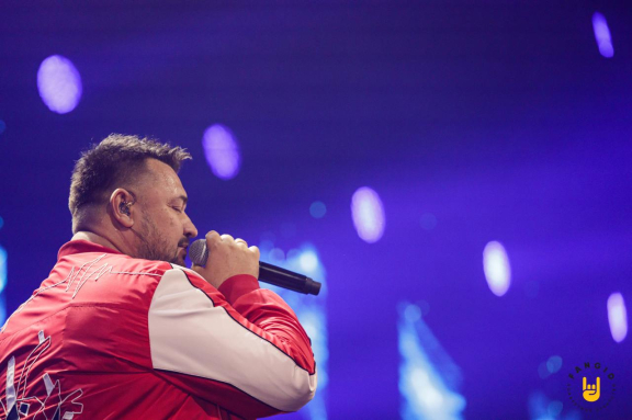 &Rcy;&ucy;&kcy;&icy; &Vcy;&vcy;&iecy;&rcy;&khcy;&excl;