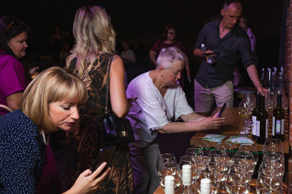 &Kcy;&Icy;&Ncy;&Ocy;&Kcy;&Lcy;&Ucy;&Bcy; &laquo;&Kcy;&Icy;&Ncy;&Ocy;&comma; &Vcy;&Icy;&Ncy;&Ocy; &Icy; &Dcy;&Ocy;&Mcy;&Icy;&Ncy;&Ocy;&raquo;&colon; &Icy;&scy;&tcy;&ocy;&rcy;&icy;&yacy; &Bcy;&iecy;&ncy;&ncy;&icy; &Gcy;&ucy;&dcy;&mcy;&acy;&ncy;&acy; &lpar;1956&rpar;