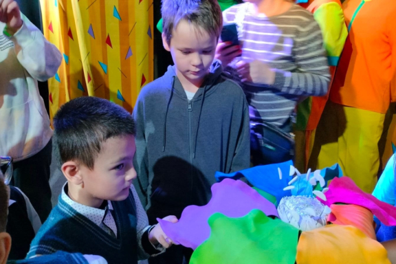 Молодёжный театр "ТеМа". Спектакль "Цветик - семицветик"