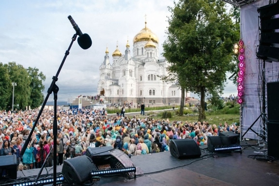 &Fcy;&iecy;&scy;&tcy;&icy;&vcy;&acy;&lcy;&softcy; &vcy; &Bcy;&iecy;&lcy;&ocy;&gcy;&ocy;&rcy;&scy;&kcy;&ocy;&mcy; &mcy;&ocy;&ncy;&acy;&scy;&tcy;&ycy;&rcy;&iecy;