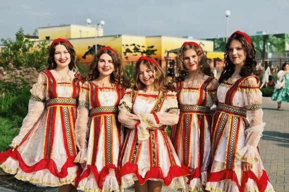 &Bcy;&ocy;&lcy;&softcy;&shcy;&icy;&iecy; &gcy;&acy;&scy;&tcy;&rcy;&ocy;&lcy;&icy;&colon; &Fcy;&ocy;&lcy;&kcy;-&gcy;&rcy;&ucy;&pcy;&pcy;&acy; &laquo;&Gcy;&rcy;&ucy;&shcy;&acy;&raquo; &icy; &Acy;&rcy;&tcy;&ucy;&rcy; &Acy;&bcy;&acy;&iecy;&vcy;
