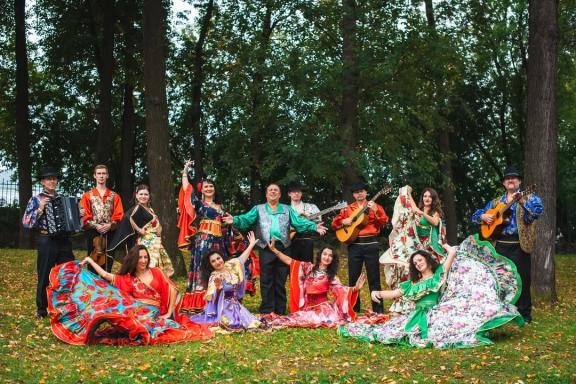 Концерт ансамбля песни и танца "Ромэн" - "Под цыганским шатром"