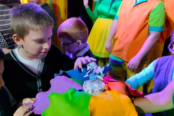 Молодёжный театр "ТеМа". Спектакль "Цветик - семицветик"