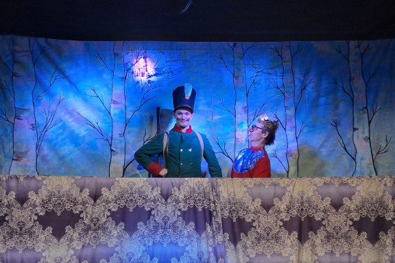 Театр "Белая Овца". Спектакль "В огне не горит, в воде не тонет"