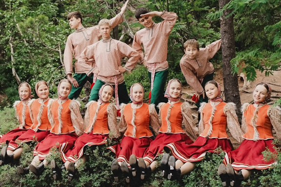 &Vcy;&iecy;&scy;&iecy;&ncy;&ncy;&icy;&iecy; &vcy;&ycy;&kcy;&rcy;&ucy;&tcy;&acy;&scy;&ycy;