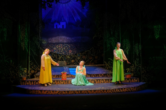 Как Баба-Яга сына женила