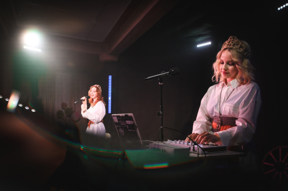 &Acy;&ncy;&scy;&acy;&mcy;&bcy;&lcy;&yucy; &laquo;&Vcy;&ocy;&scy;&kcy;&rcy;&iecy;&scy;&iecy;&ncy;&icy;&iecy;&raquo; 40 &lcy;&iecy;&tcy;&period; &Bcy;&ocy;&lcy;&softcy;&shcy;&ocy;&jcy; &yucy;&bcy;&icy;&lcy;&iecy;&jcy;&ncy;&ycy;&jcy; &kcy;&ocy;&ncy;&tscy;&iecy;&rcy;&tcy;