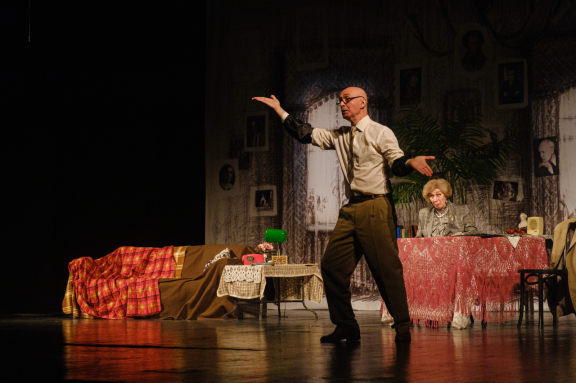 Спектакль «Раневская. Сквозь смех и слезы»