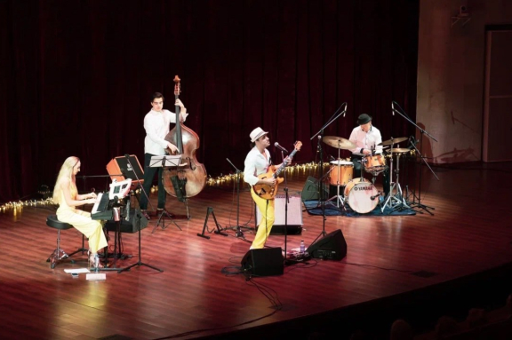 ХХ музыкальный фестиваль «Джаз-лихорадка». Звёзды мирового джаза: Трио Олега Бутмана- барабаны, рояль, бас, вокал и Жоандер Сантос (Joander Santos) –вокал, гитара. Ансамбль «Се-Ля-Ви», проект «Roman Averin Project», джазовый оркестр Е. Манцирина