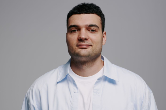 &Acy;&rcy;&tcy;&iecy;&mcy; &Vcy;&icy;&ncy;&ocy;&kcy;&ucy;&rcy;&period; &Scy;&ocy;&lcy;&softcy;&ncy;&ycy;&jcy; Stand Up &kcy;&ocy;&ncy;&tscy;&iecy;&rcy;&tcy;