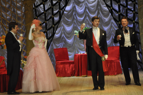 Московские артисты жанра оперетты. Мюзикл "Летучая мышь"