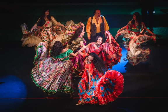 Концерт ансамбля песни и танца "Ромэн" - "Под цыганским шатром"