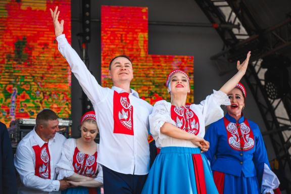 &Acy;&ncy;&scy;&acy;&mcy;&bcy;&lcy;&softcy; &ncy;&acy;&rcy;&ocy;&dcy;&ncy;&ocy;&jcy; &mcy;&ucy;&zcy;&ycy;&kcy;&icy; &icy; &tcy;&acy;&ncy;&tscy;&acy; "&YAcy;&rcy;&mcy;&acy;&rcy;&kcy;&acy;"&colon; "&YAcy; &lcy;&iecy;&chcy;&ucy; &ncy;&acy;&dcy; &Rcy;&ocy;&scy;&scy;&icy;&iecy;&jcy;"