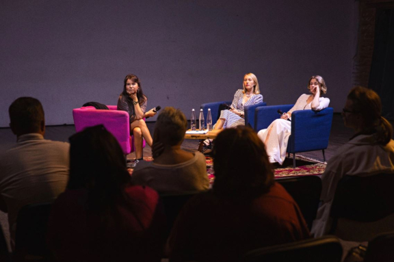 &Kcy;&Icy;&Ncy;&Ocy;&Kcy;&Lcy;&Ucy;&Bcy; &laquo;&Kcy;&Icy;&Ncy;&Ocy;&comma; &Vcy;&Icy;&Ncy;&Ocy; &Icy; &Dcy;&Ocy;&Mcy;&Icy;&Ncy;&Ocy;&raquo;&colon; &Icy;&scy;&tcy;&ocy;&rcy;&icy;&yacy; &Bcy;&iecy;&ncy;&ncy;&icy; &Gcy;&ucy;&dcy;&mcy;&acy;&ncy;&acy; &lpar;1956&rpar;