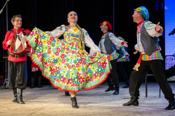 &Pcy;&rcy;&acy;&zcy;&dcy;&ncy;&icy;&chcy;&ncy;&ycy;&jcy; &kcy;&ocy;&ncy;&tscy;&iecy;&rcy;&tcy; &acy;&ncy;&scy;&acy;&mcy;&bcy;&lcy;&yacy; &pcy;&iecy;&scy;&ncy;&icy; &icy; &tcy;&acy;&ncy;&tscy;&acy; &ncy;&acy;&rcy;&ocy;&dcy;&ocy;&vcy; &Ucy;&rcy;&acy;&lcy;&acy; "&Pcy;&rcy;&icy;&kcy;&acy;&mcy;&softcy;&iecy;"&colon; "&Scy; &lcy;&yucy;&bcy;&ocy;&vcy;&softcy;&yucy; &kcy; &zhcy;&iecy;&ncy;&shchcy;&icy;&ncy;&iecy;"