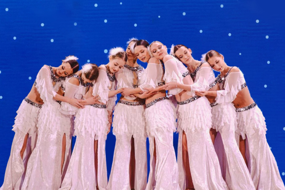 &Ocy;&tcy;&chcy;&iecy;&tcy;&ncy;&ycy;&jcy; &kcy;&ocy;&ncy;&tscy;&iecy;&rcy;&tcy; &scy;&tcy;&ucy;&dcy;&icy;&icy; &vcy;&ocy;&scy;&tcy;&ocy;&chcy;&ncy;&ocy;&gcy;&ocy; &tcy;&acy;&ncy;&tscy;&acy; "&ZHcy;&acy;&dcy;&dcy;&icy;"- "&ZHcy;&iecy;&mcy;&chcy;&ucy;&zhcy;&icy;&ncy;&ycy; &vcy;&ocy;&scy;&tcy;&ocy;&kcy;&acy;"